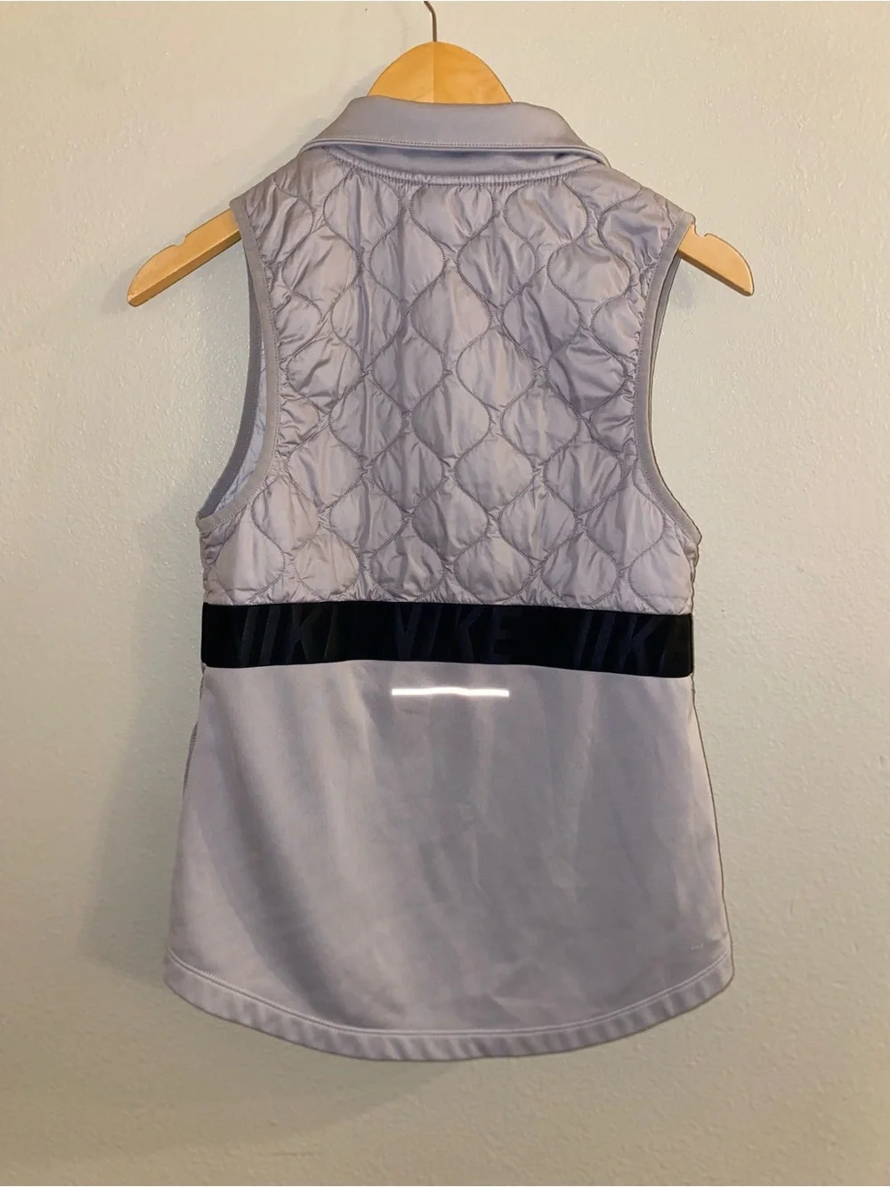 Nike Women Aerolayer Thermal Quilted Running Vest Grey Black Stripe - Medium